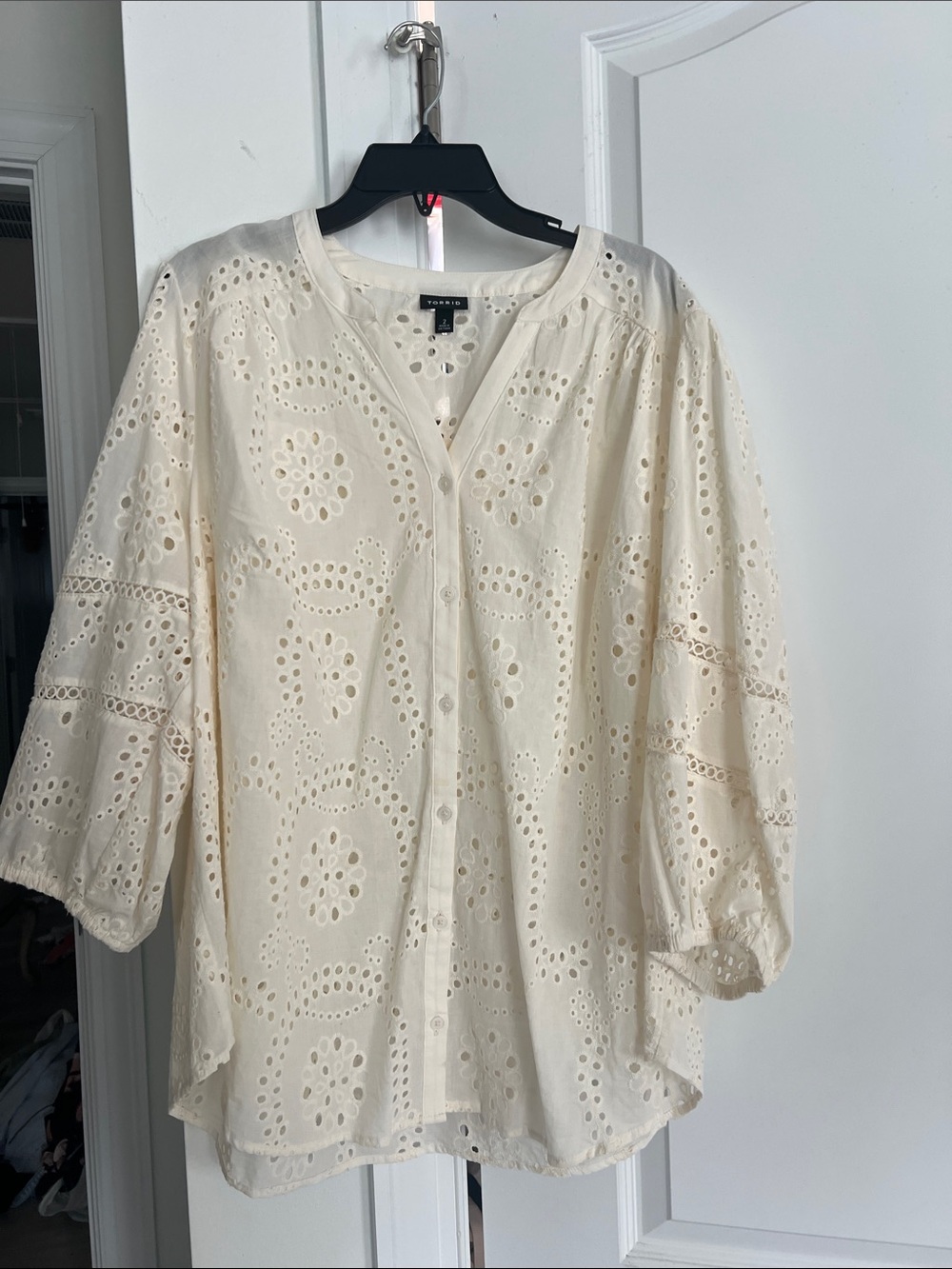 torrid Cream Eyelet Button-Front Tunic Blouse